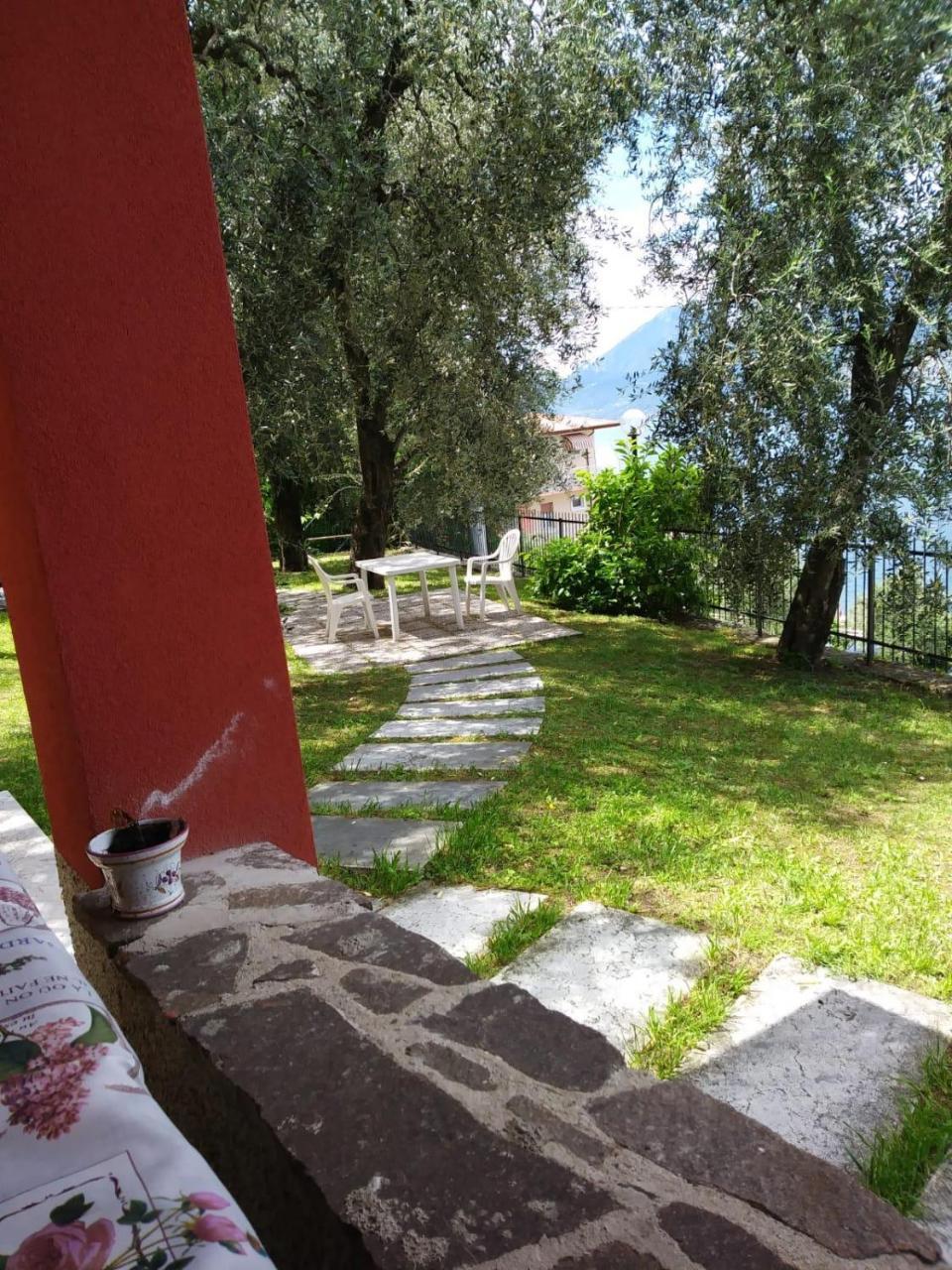 B&B Lil Brenzone sul Garda Luaran gambar