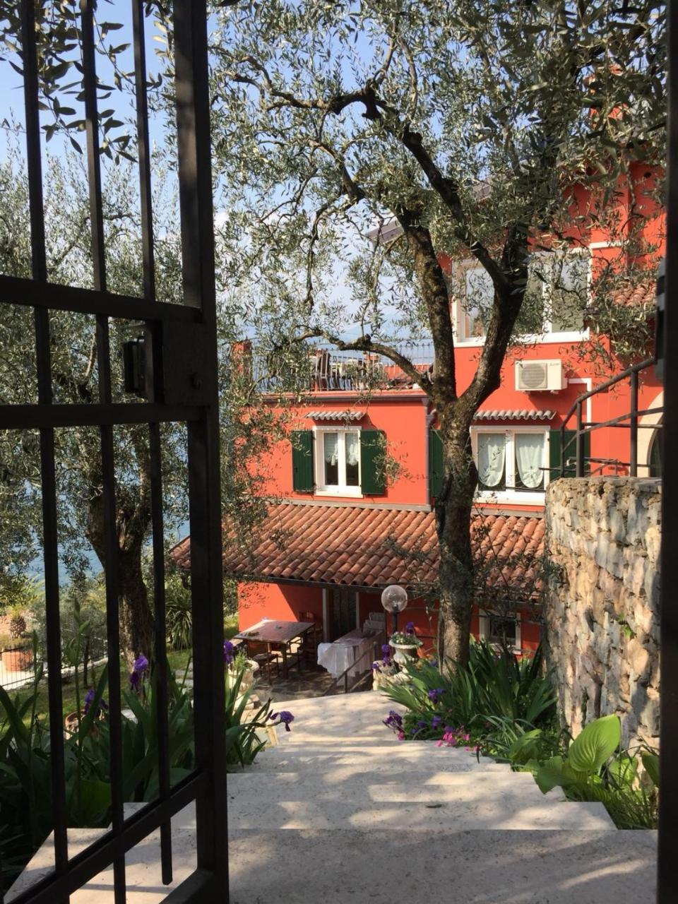 B&B Lil Brenzone sul Garda Luaran gambar