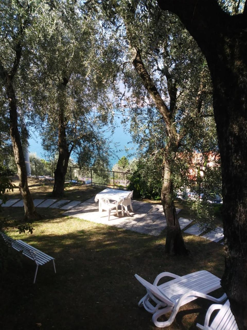 B&B Lil Brenzone sul Garda Luaran gambar